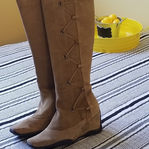 AEROSOLES Shoes - Never worn Aerosoles suede boots